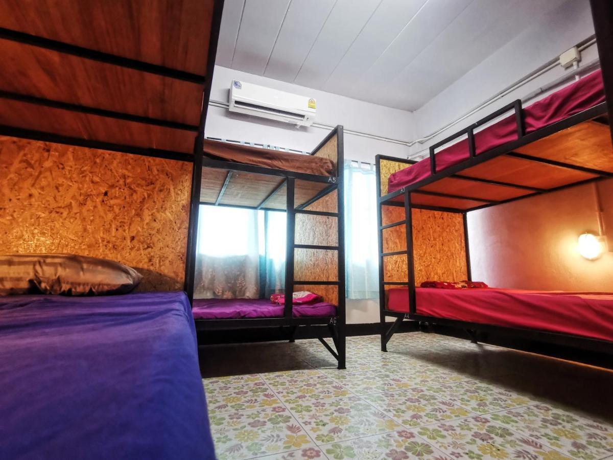 Asleep Hostel Kanchanaburi Exterior foto